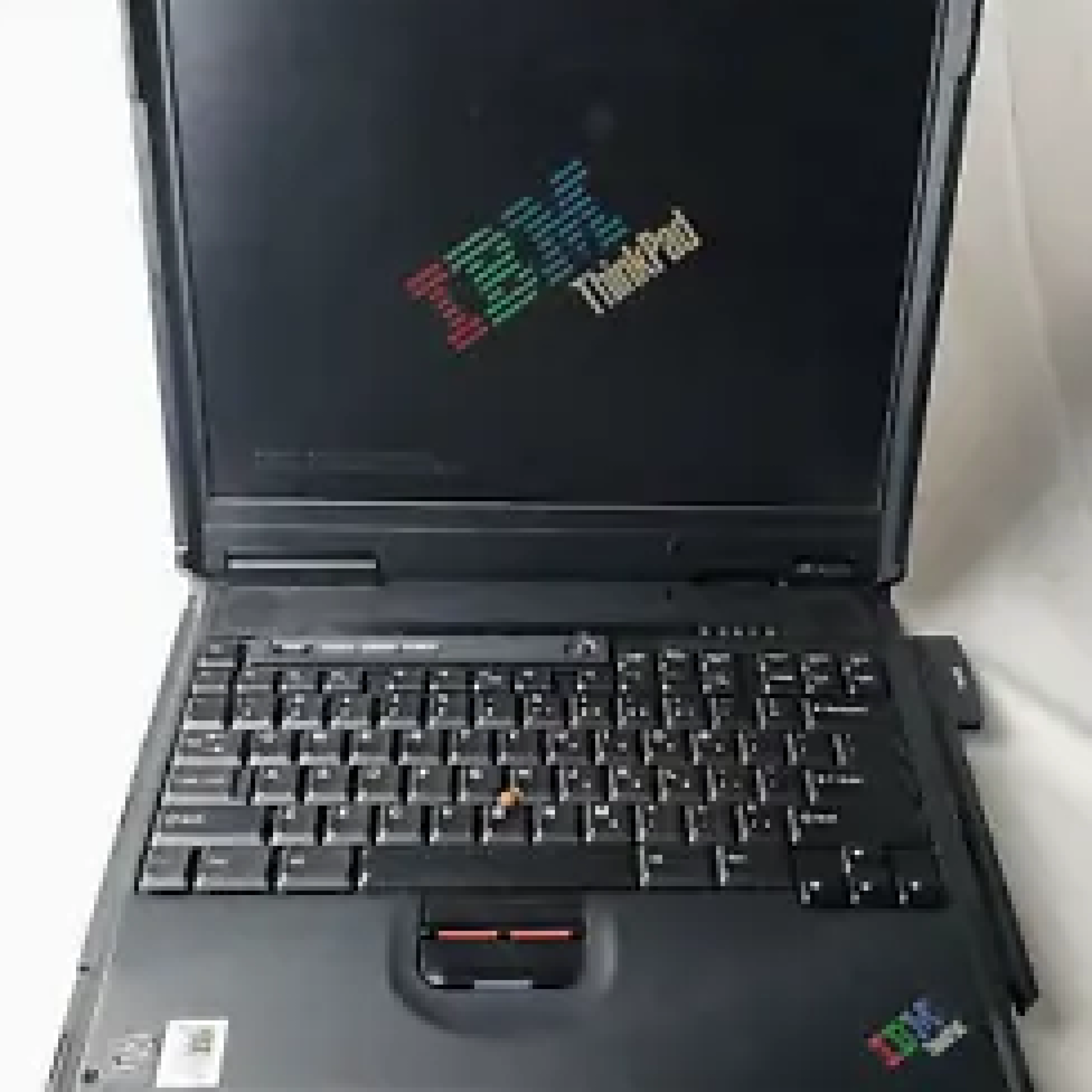IBM  2628 Pentium 3  Ati Rage Grafiikka Win 2000, toimii